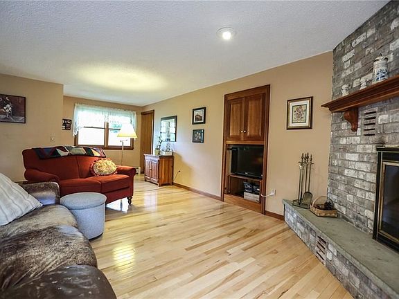 4th image of 448 East Ave
