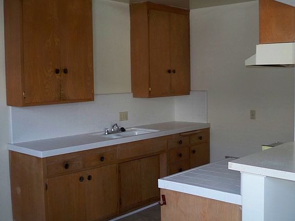 3rd image of 4608 W 173rd St APT D