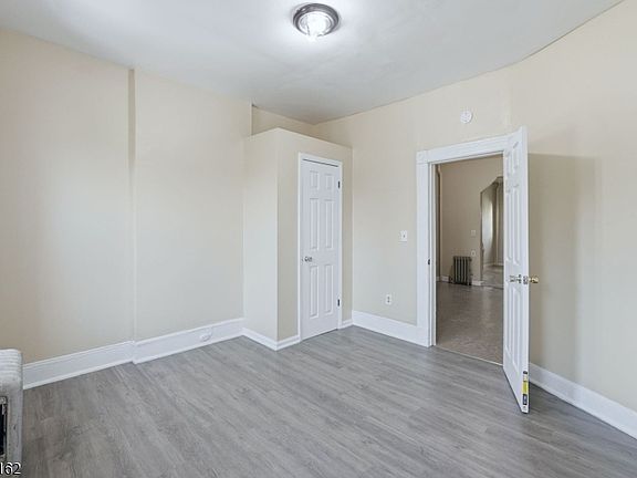 3rd image of 5 Monroe St APT 4