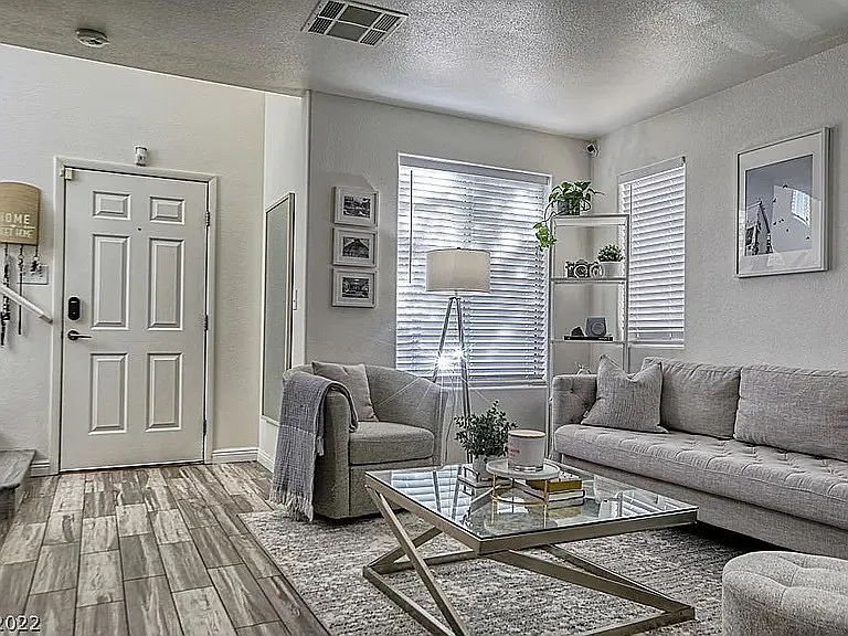 6080 Saint Petersburg Dr — Photo 8