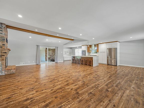 2nd image of 9322 Hunters Creek Dr