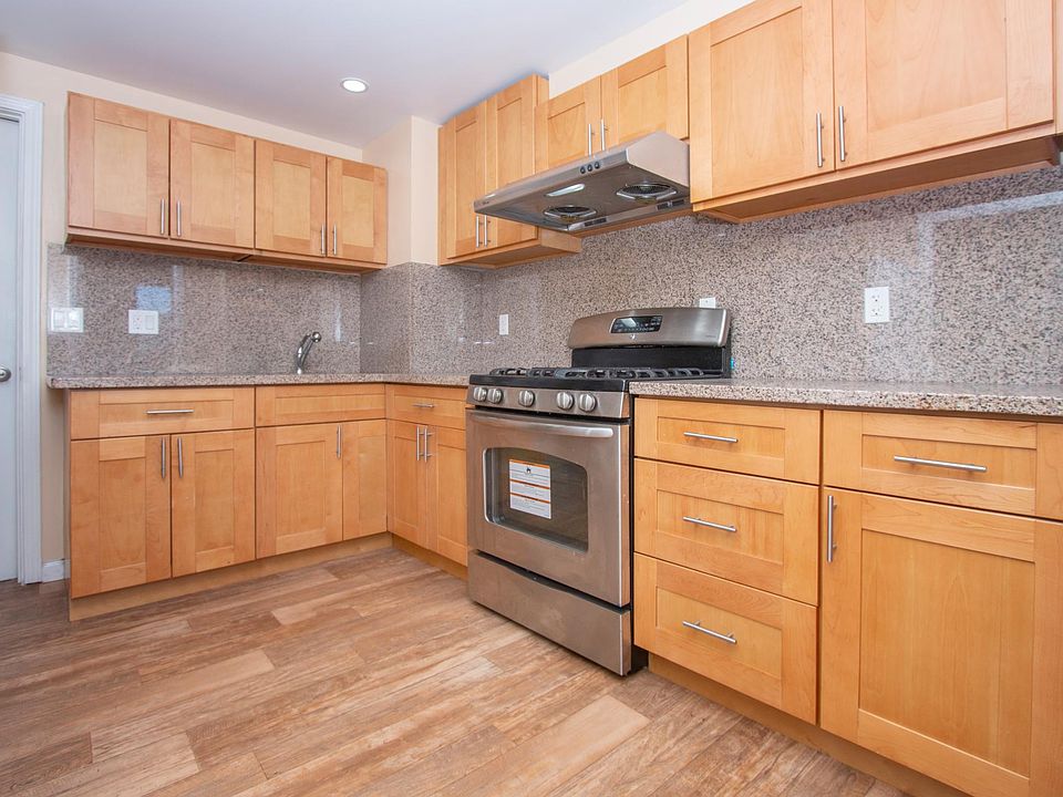 1st image of 3332 Taraval St