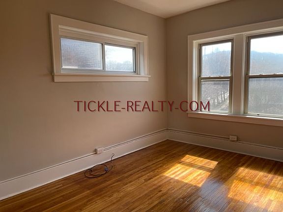 5th image of 962 Monroe Ave #D301