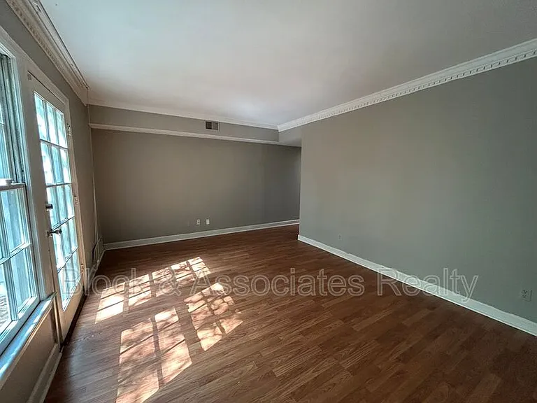 640A Rugby Row — Photo 5