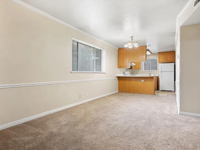 915 N 500 W #16 — Photo 4