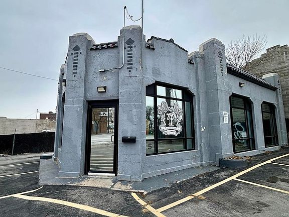 2nd image of 1928 Leavenworth St #1928