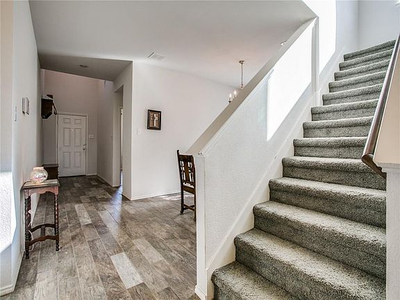 2nd image of 1730 Wildflower Ln