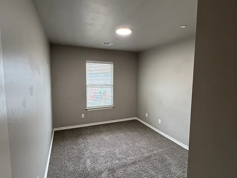 786 SW 13th St — Photo 14