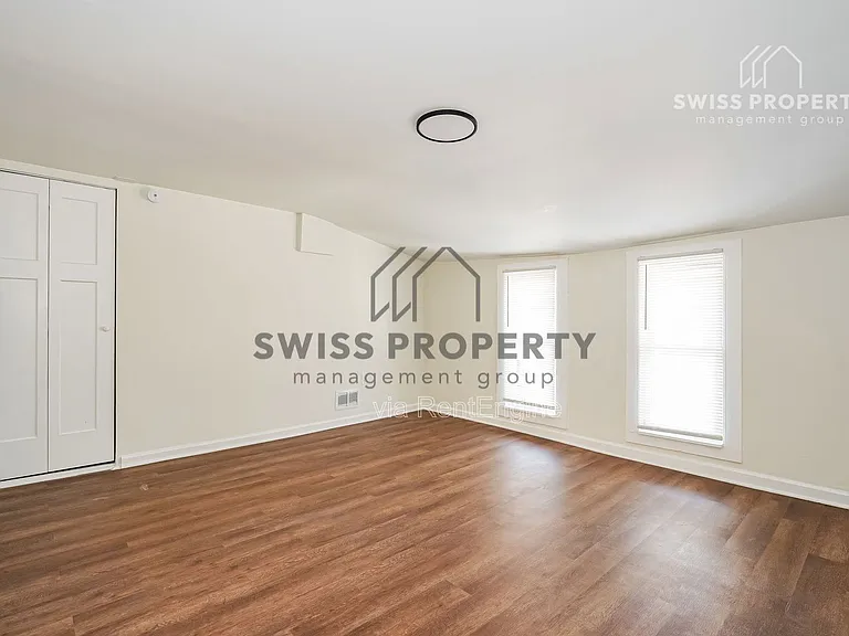 1340 Mooberry St — Photo 6