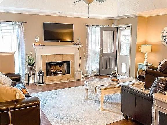 3rd image of 1618 Meadow Oak Ct