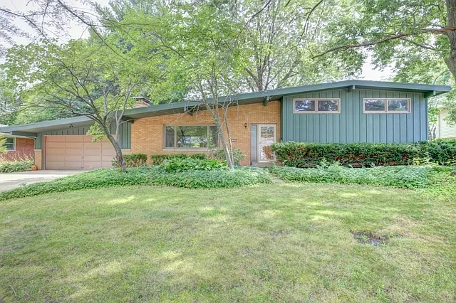 2206 Fletcher St photo 1
