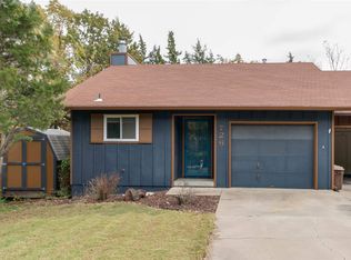 726 Ridgewood Dr, Manhattan, KS 66502