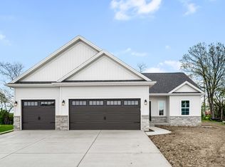 2516 Savanna Rd, Bloomington, IL 61705