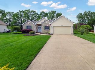 28420 Glen Hollow Ln, Olmsted Township, OH 44138