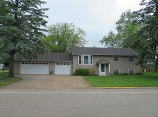 321 Maple Dr, Morris, IL 60450