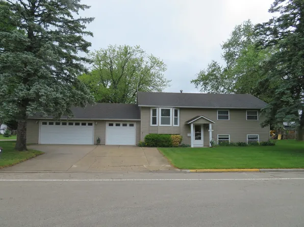 321 Maple Dr, Morris, IL 60450