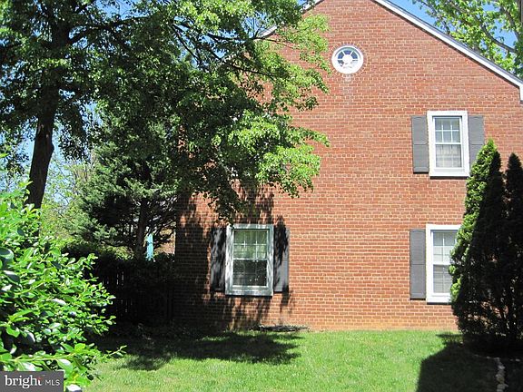 2nd image of 2828 S Abingdon St #B