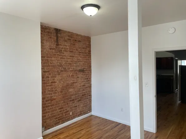 152 Wilson Avenue image 1 of 8