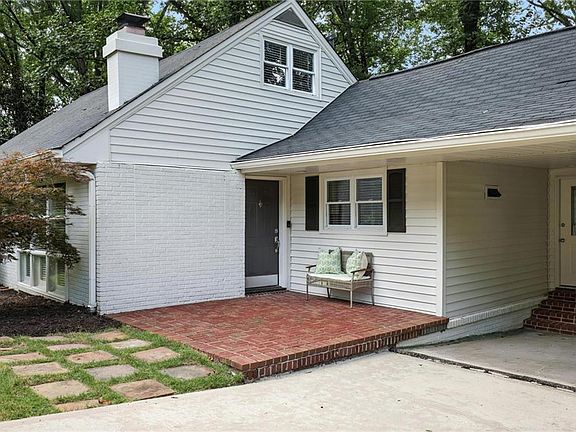 3rd image of 2569 Ridgewood Ter NW