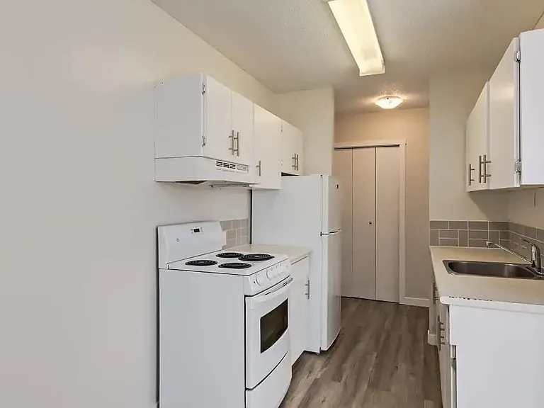 510 Robert St E — Photo 5