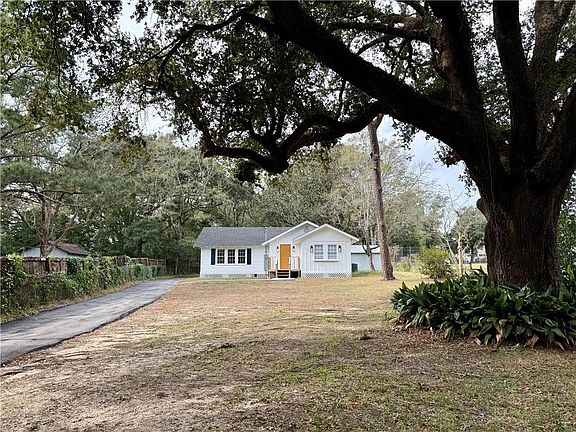 2nd image of 2612 Longleaf Dr