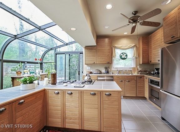 4th image of 755 Vernon Ave