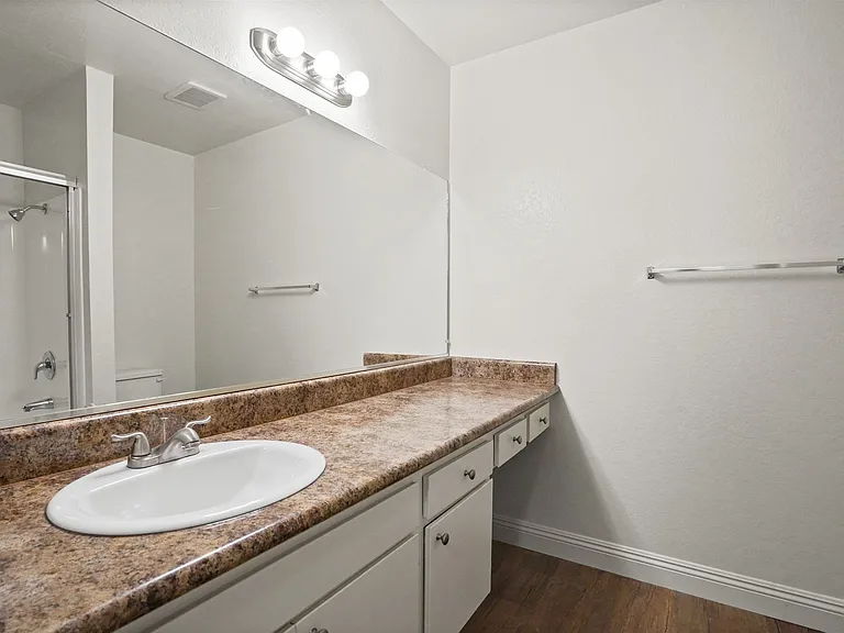 Stonehedge Apartments — Photo 46