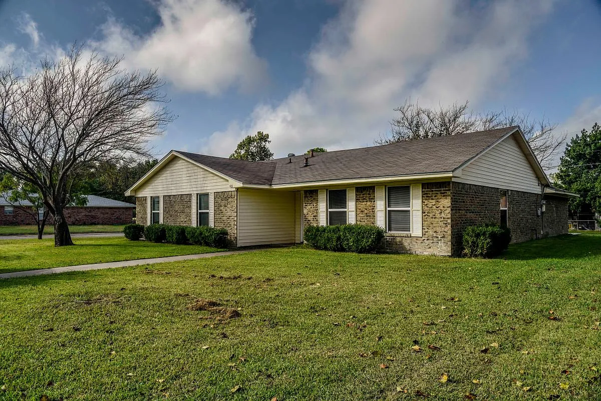3 bed, 1867 sqft, $2,250 — Photo 2