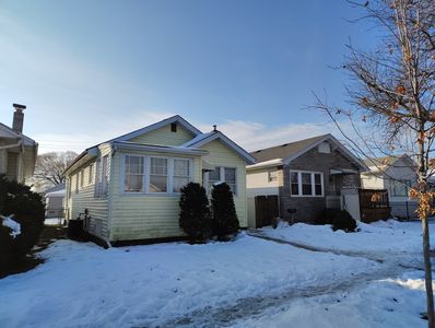 5541 W Grace St, Chicago, IL, 60641