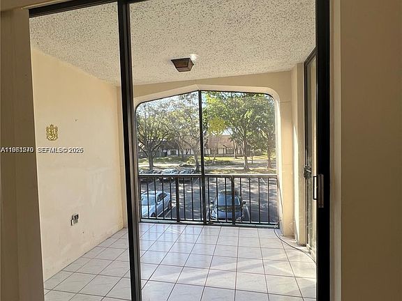 5th image of 3760 Inverrary Dr APT 2Z