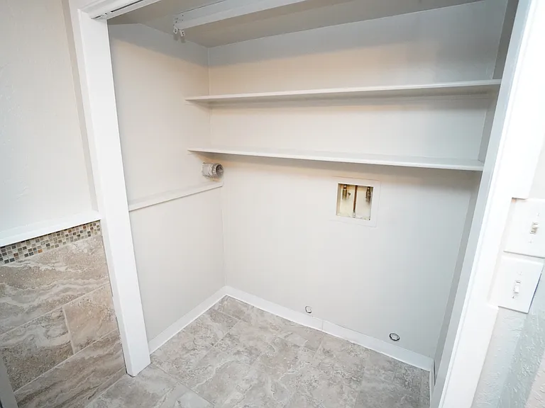 698 S Berwick Dr — Photo 10