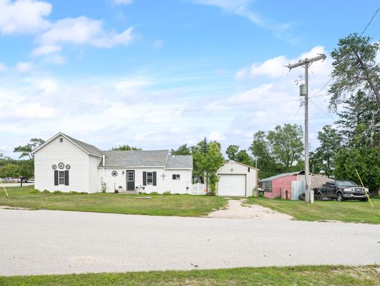 7012 S Rosecrans St, Chase, MI 49623