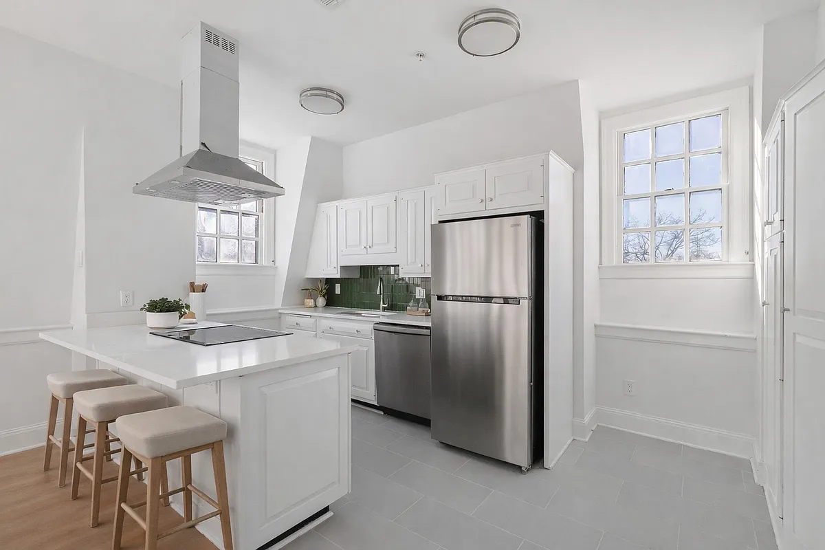 Building Photo - 19 Everett St #3