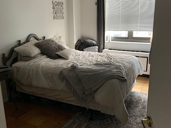 5th image of 200 E 72nd St APT 19B