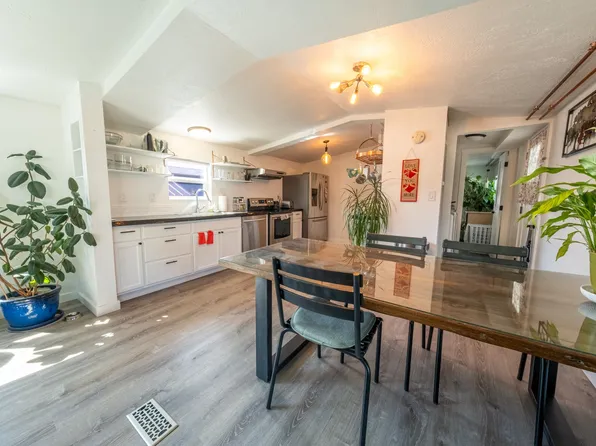 4 Holiday Ln, Missoula, MT 59801