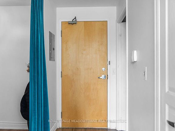 4th image of 220 Burnhamthorpe Rd W #914