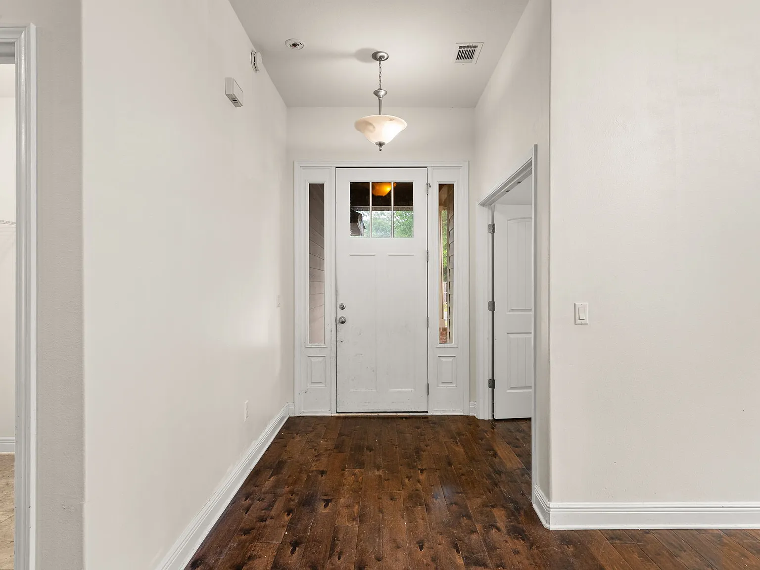 4 bed, 1820 sqft, $2,400 — Photo 3