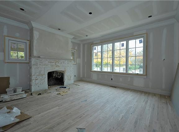 5th image of 2701 Oakland Ave