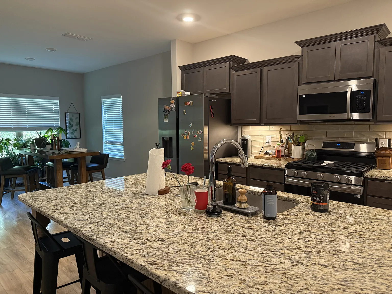 3 bed, 2.0 bath, 1624 sqft, $2,300 — Photo 2