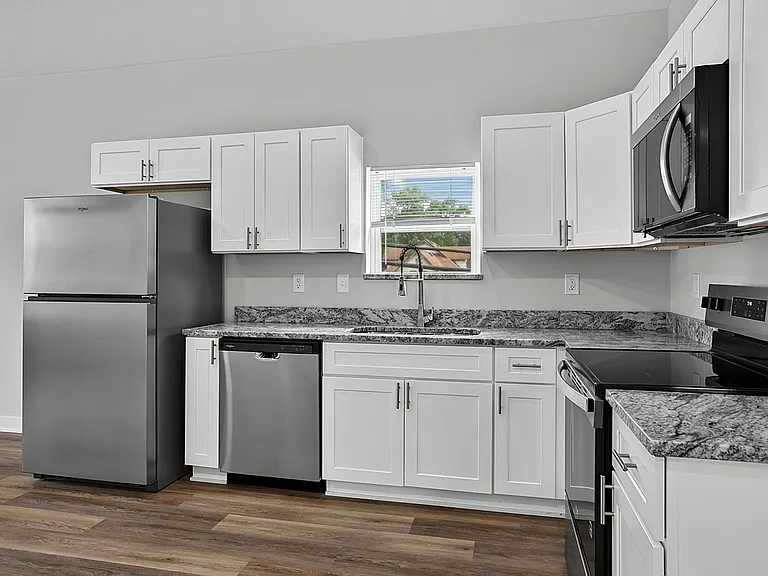 3953 Unit B (Upper level)