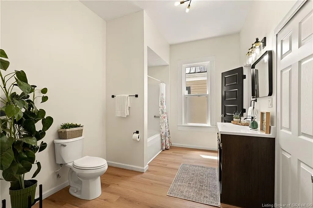 4 bed, 2051 sqft, $1,900 — Photo 3