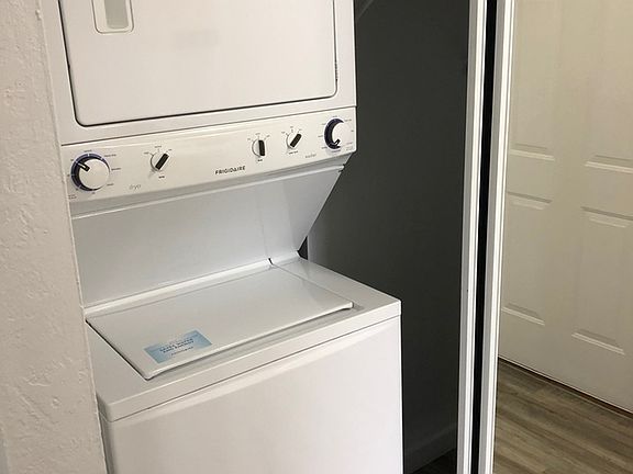 2nd image of 2839 Thorndyke Ave W APT 1