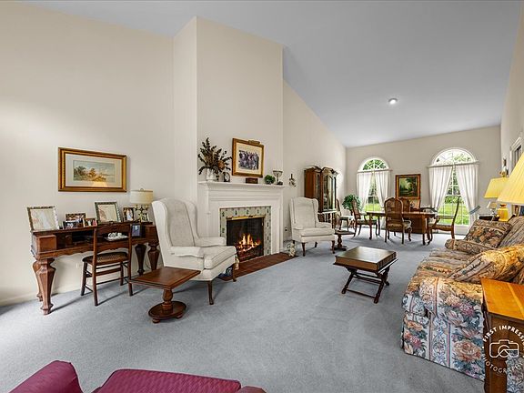 5th image of 16 Glengarry Ln #16