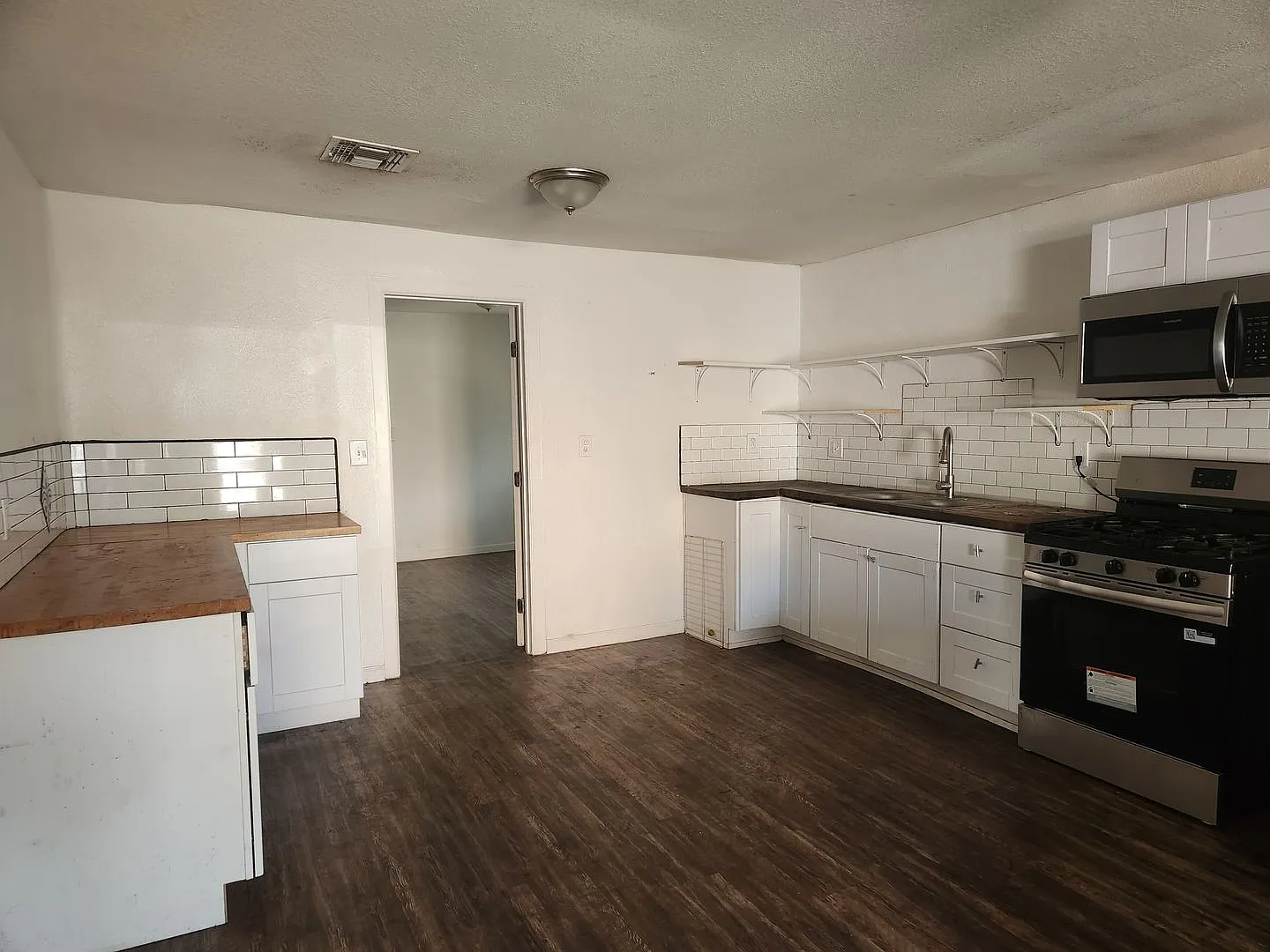 Great location with large yard — Photo 3