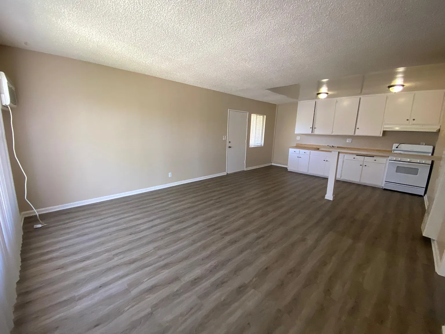 120 E Wilken Way — Photo 2