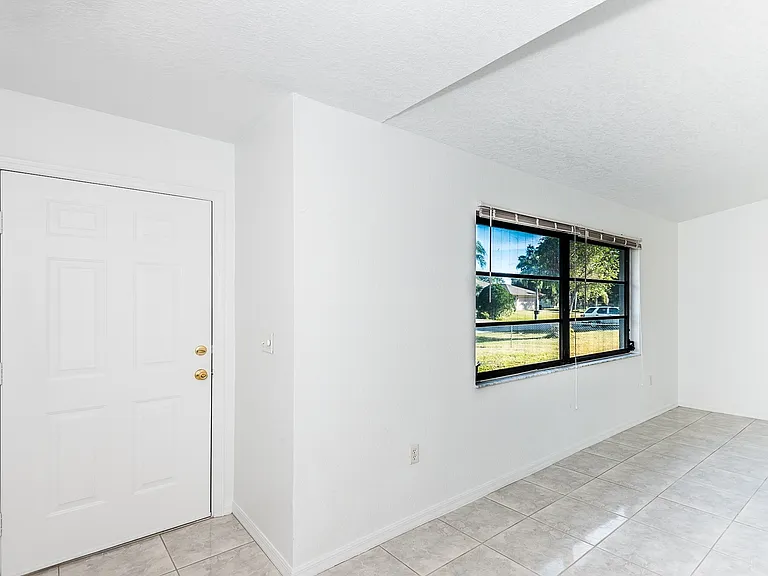 838 Jarvis St — Photo 10