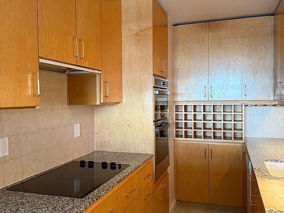 5th image of 2200 Sacramento St APT 505