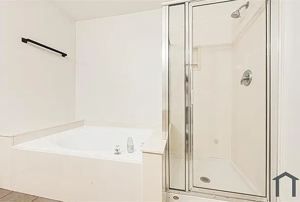 146 S Walden Elms Cir — Photo 3
