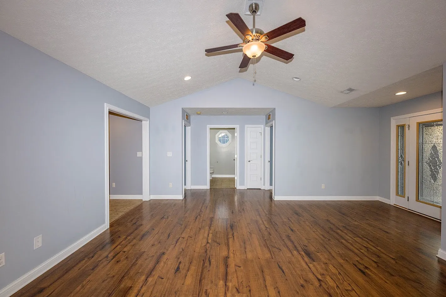 3 bed, 1450 sqft, $2,300 — Photo 2