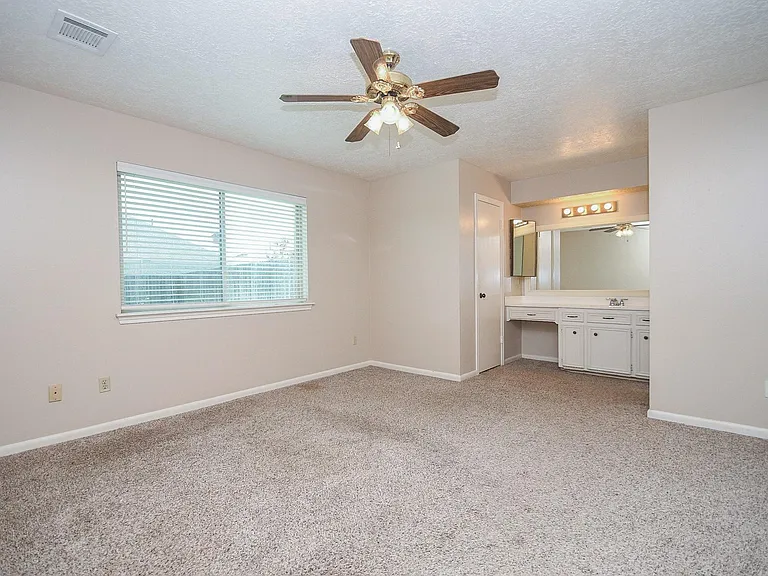 2113 Georgetown St — Photo 15